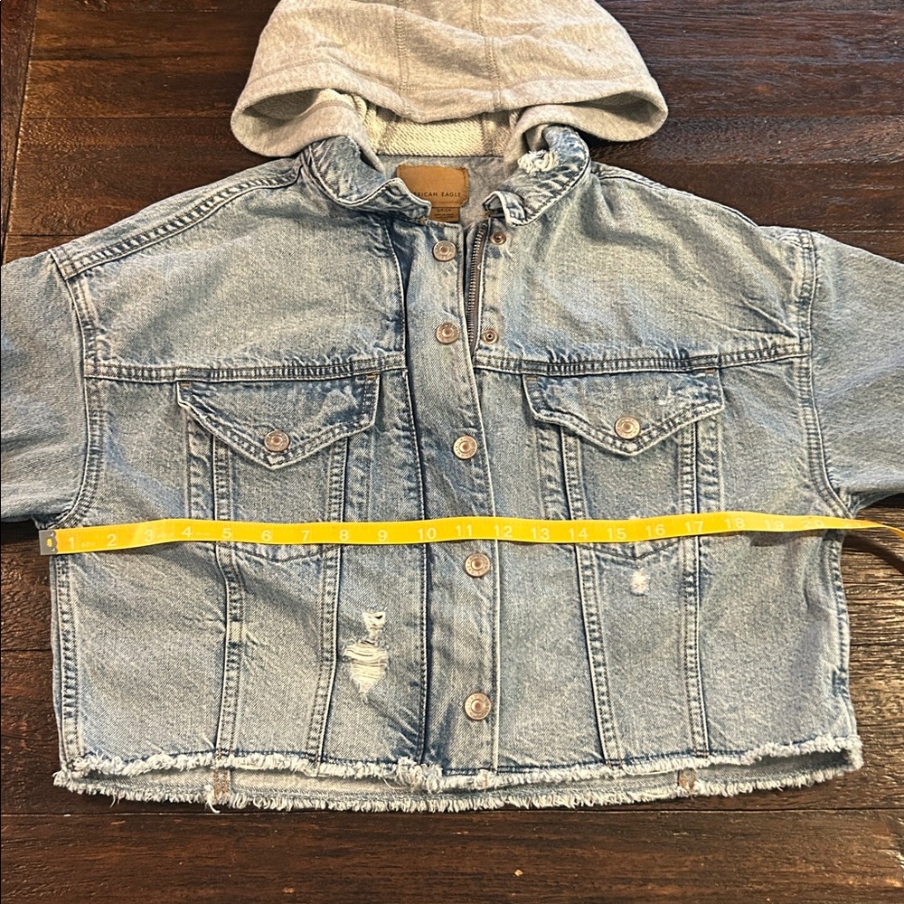 American Eagle Outfitters Cropped Light Blue Denim Jean Jacket with Gray Hood - Picture 5 of 9